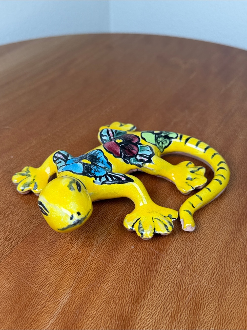 Mexican Talavera Ceramic Gecko Lizard Wall Art Fantasy Frogs Hand Painted 5"